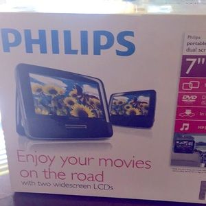 Dual screen portable DVD player